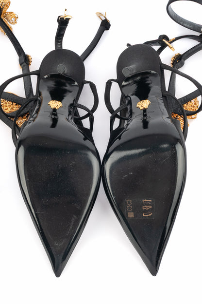 Escarpins en satin noir Versace