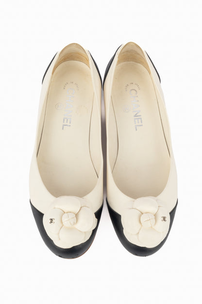 Ballerines en cuir bicoloreChanel