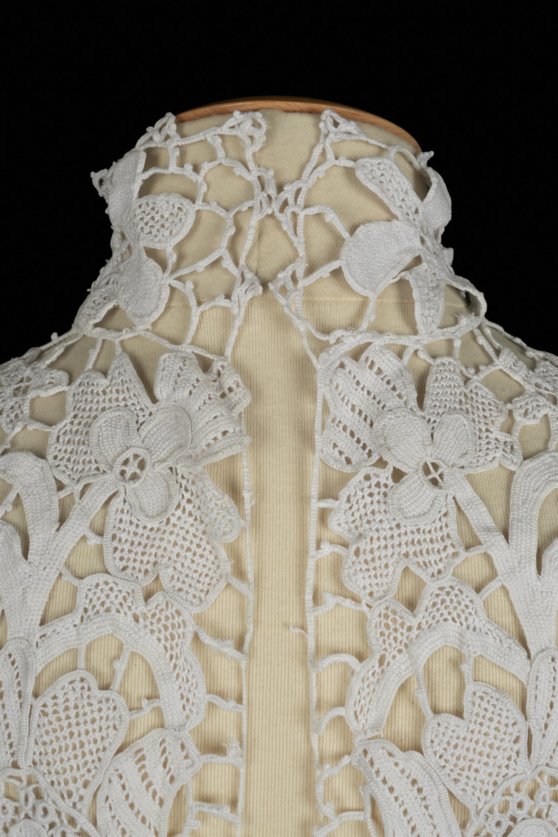 Haut ancien en dentelle