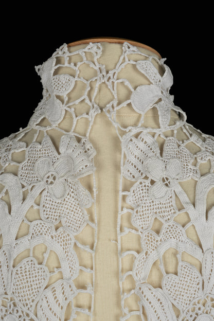 Haut ancien en dentelle