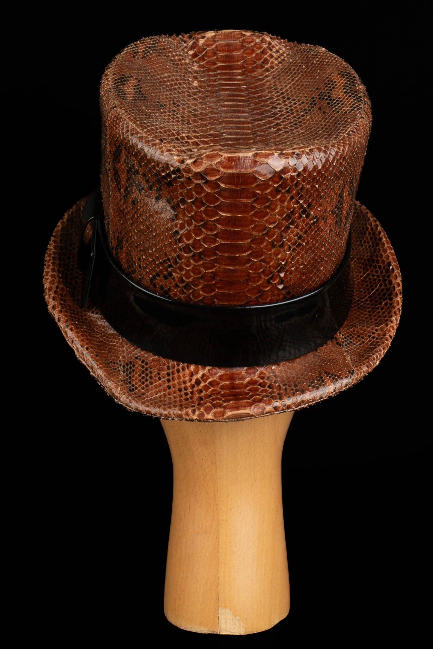 Chapeau en serpent Yves Saint Laurent Haute Couture