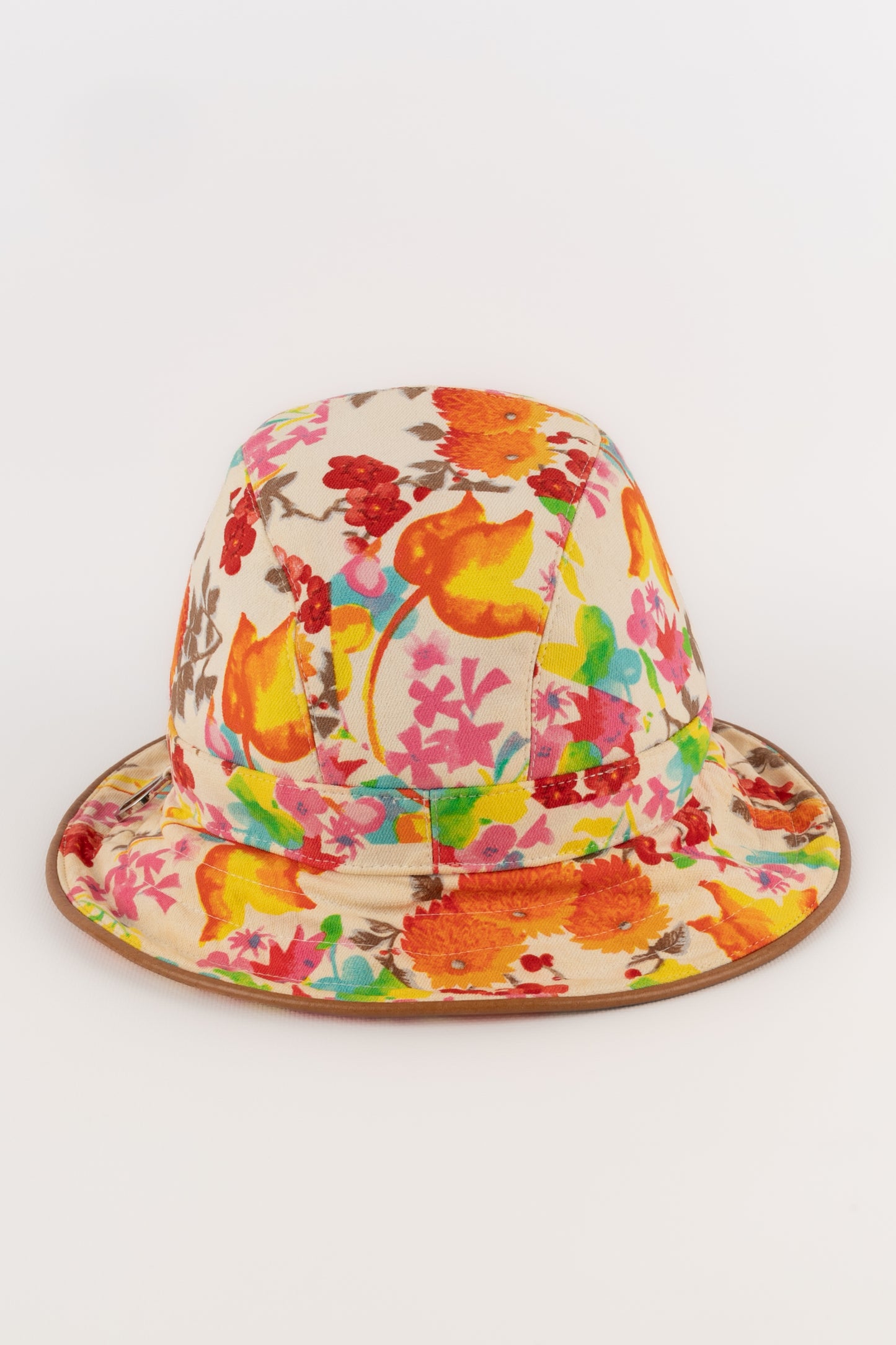 Chapeau fleuri Dior