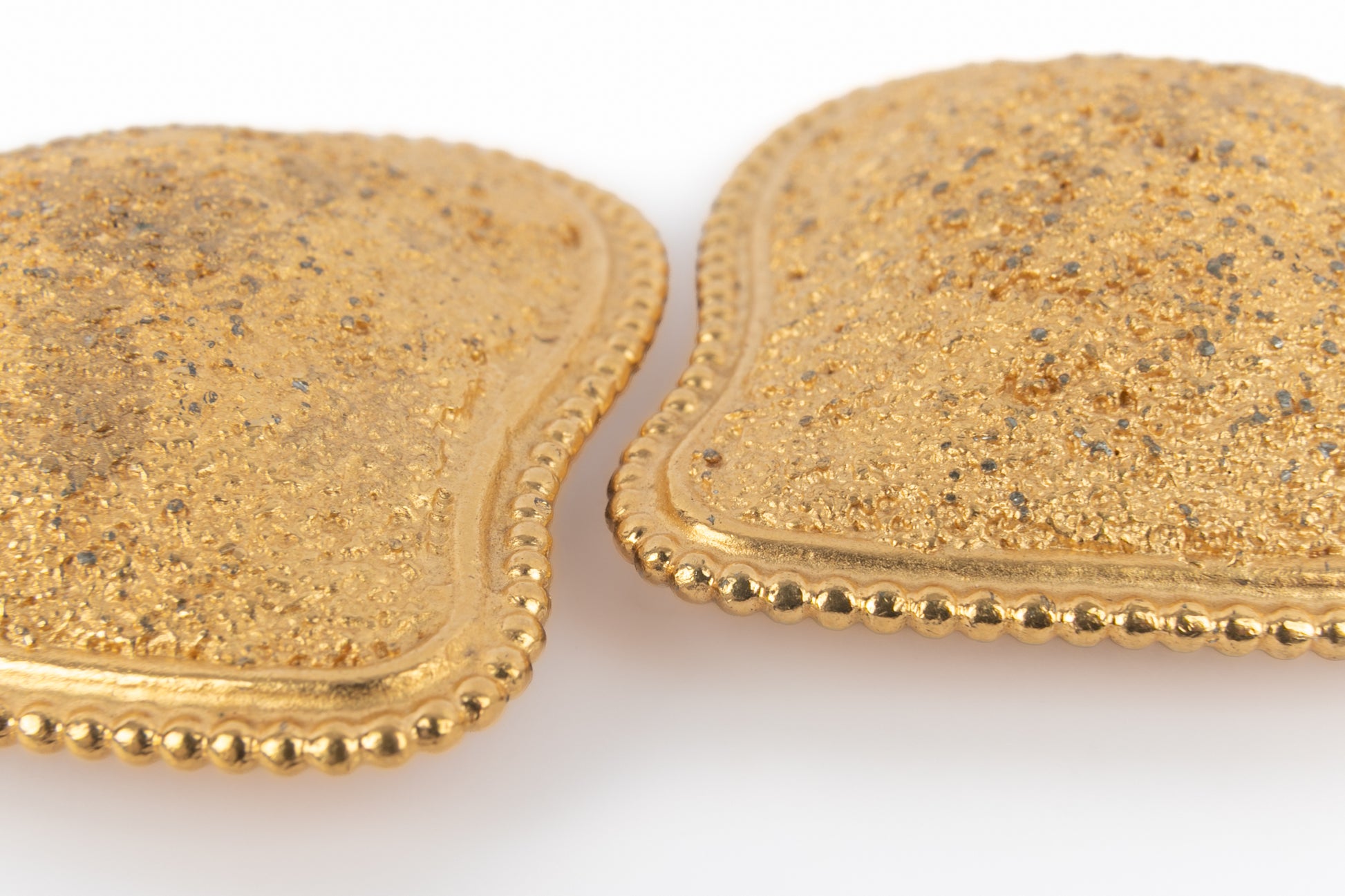 Boucles d'oreilles coeur Yves Saint Laurent 1980's