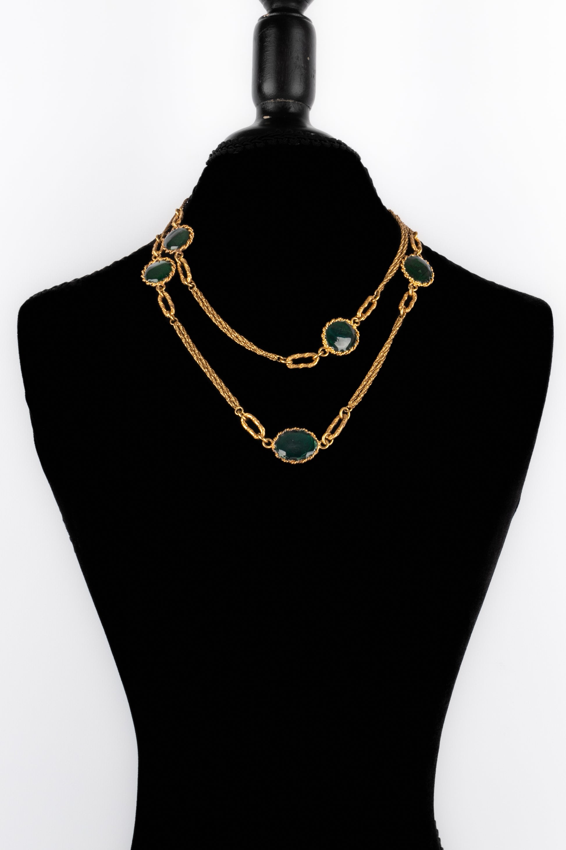 Collier en pâte de verre Chanel