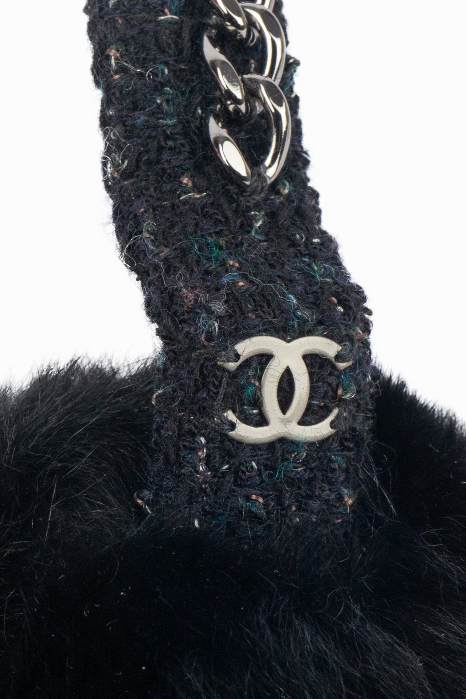 Cache-oreilles Chanel 2000's