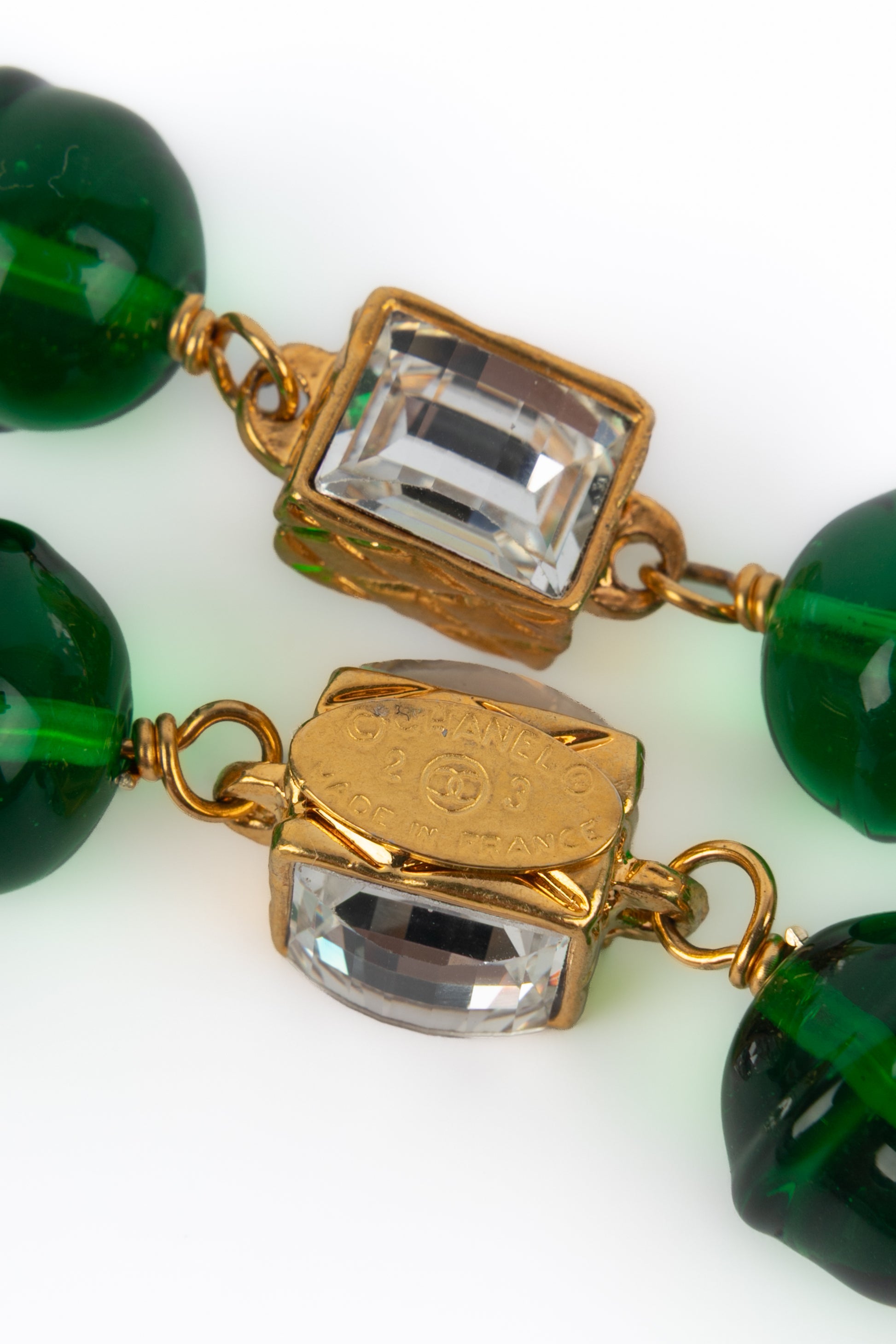 Collier de perles vertes Chanel 