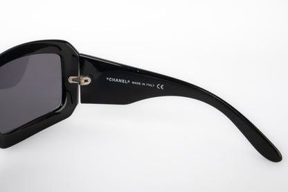 Lunettes de soleil noires Chanel