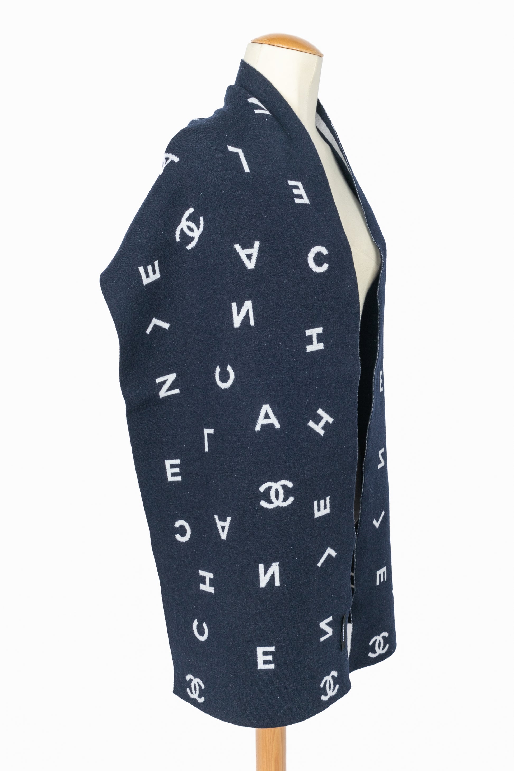 Écharpe bleu marine Chanel 