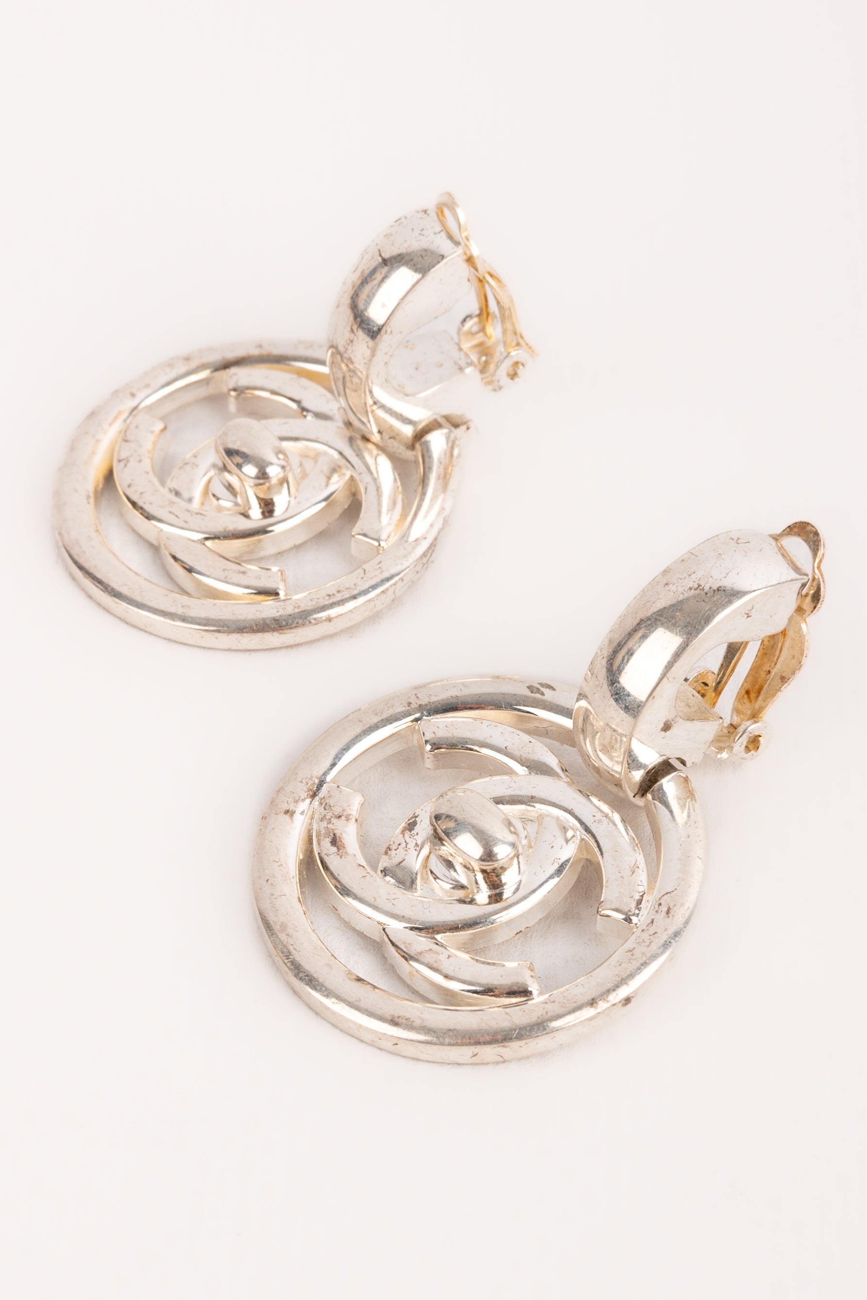 Boucles d'oreilles tourniquet Chanel 1997