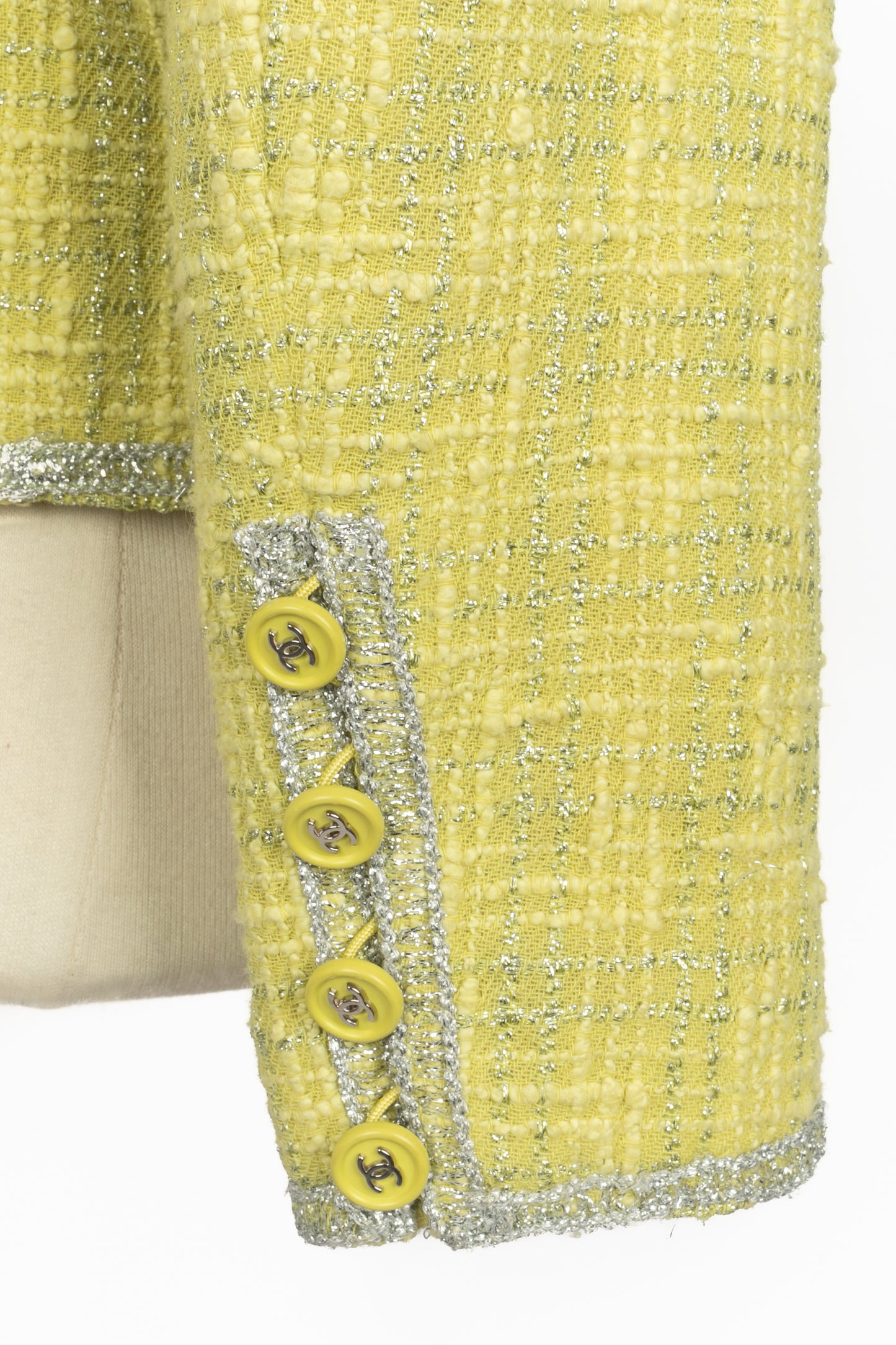 Veste en tweed jaune Chanel 
