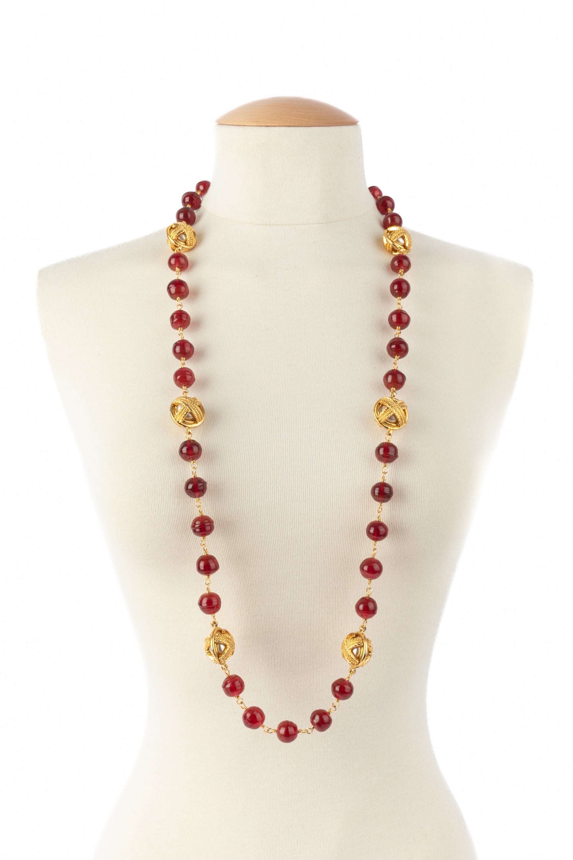 Collier de perles rouges Chanel 1990's