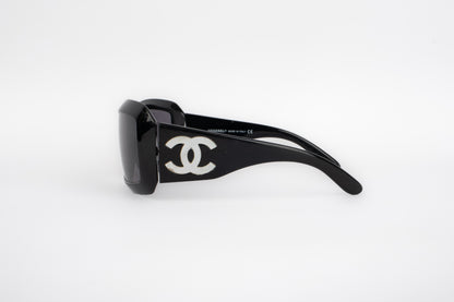 Lunettes de soleil noires Chanel