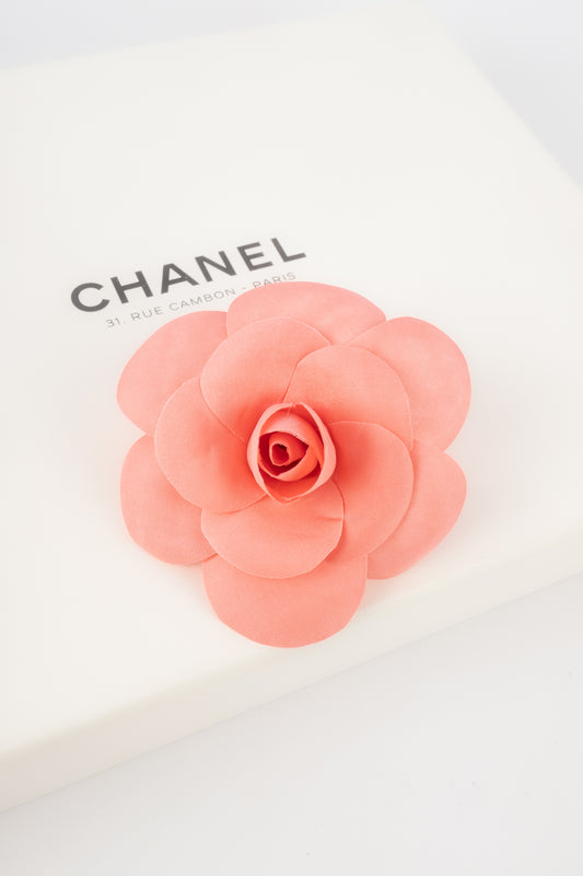 Broche camélia Chanel