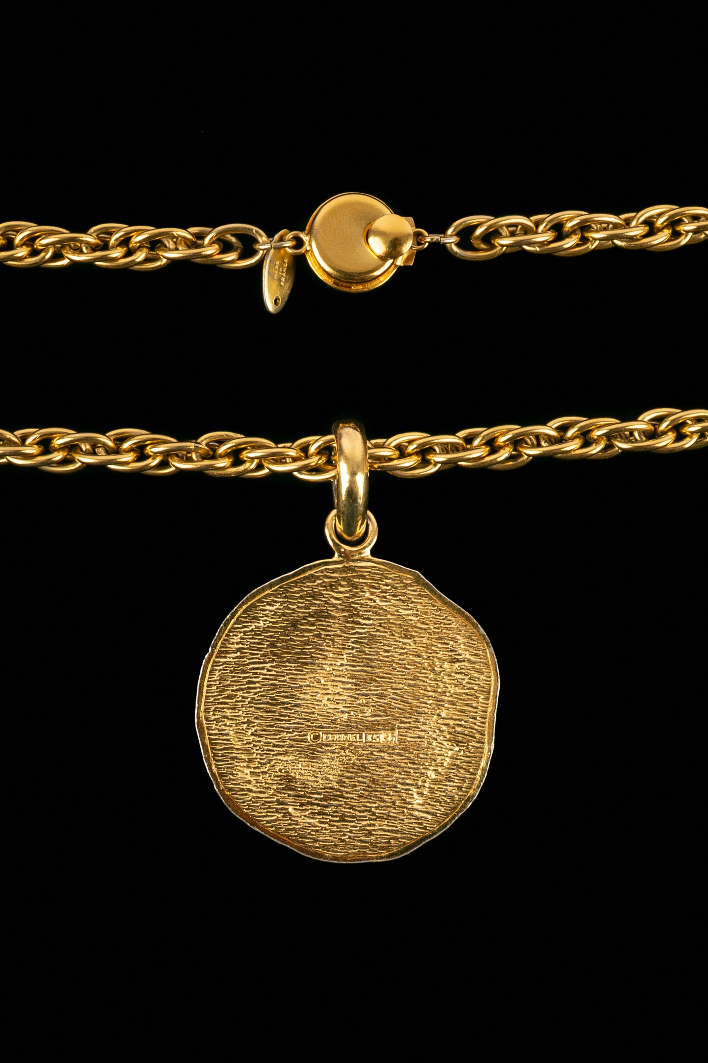 Collier médaillon Chanel