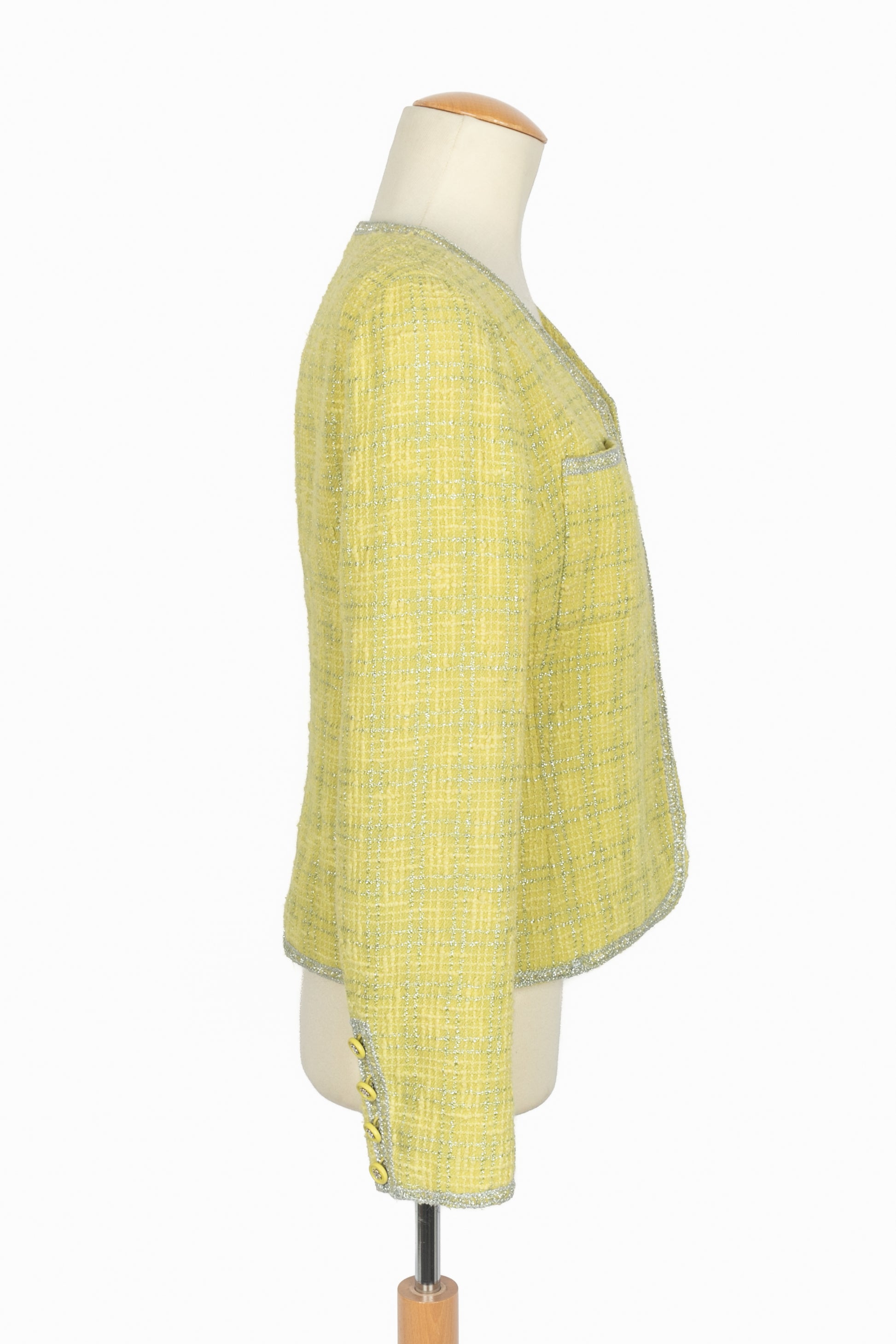 Veste en tweed jaune Chanel 