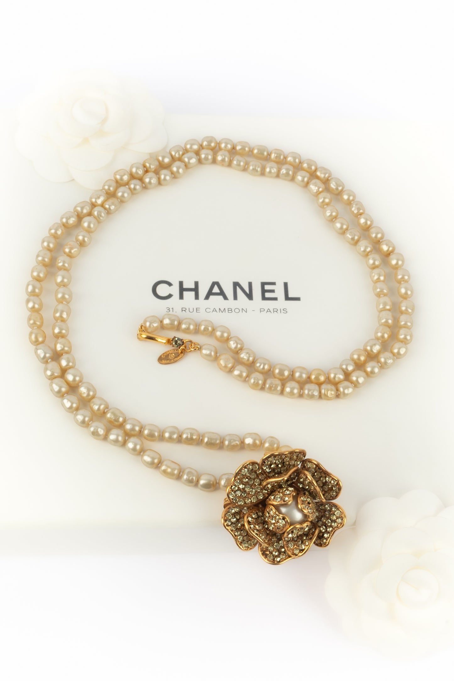 Collier camélia Chanel 1980's