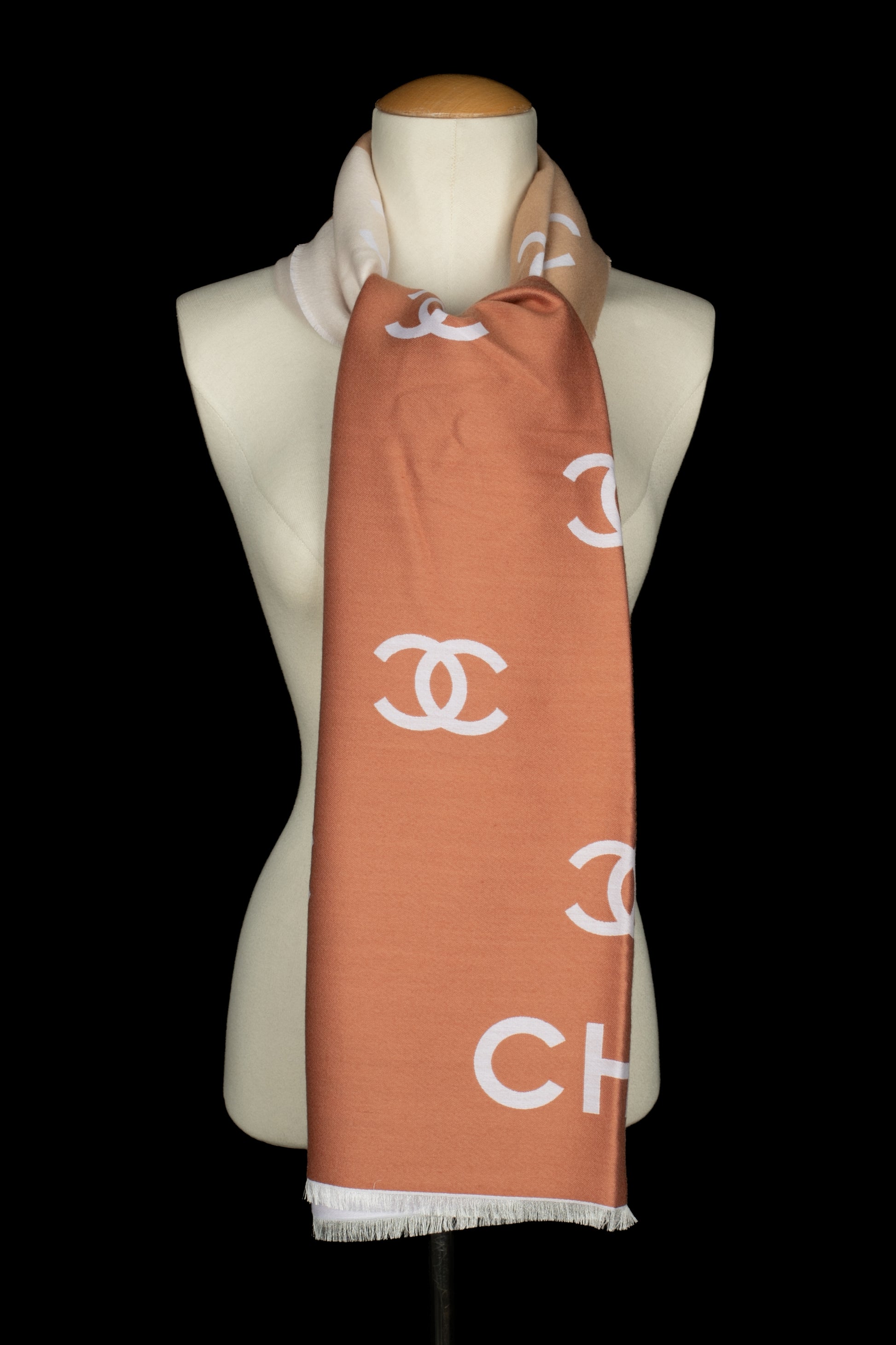 Écharpe tricolore Chanel