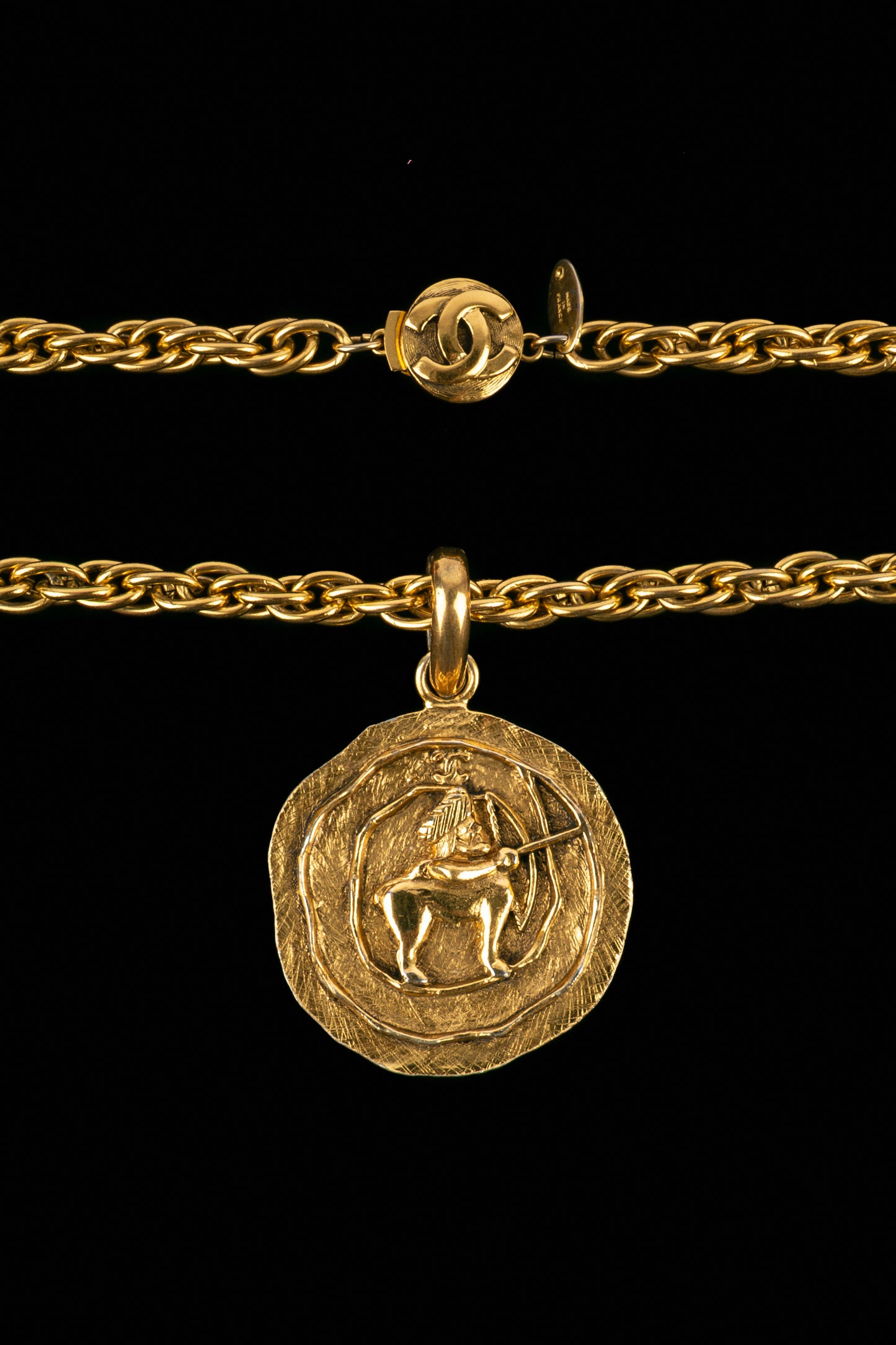Collier médaillon Chanel
