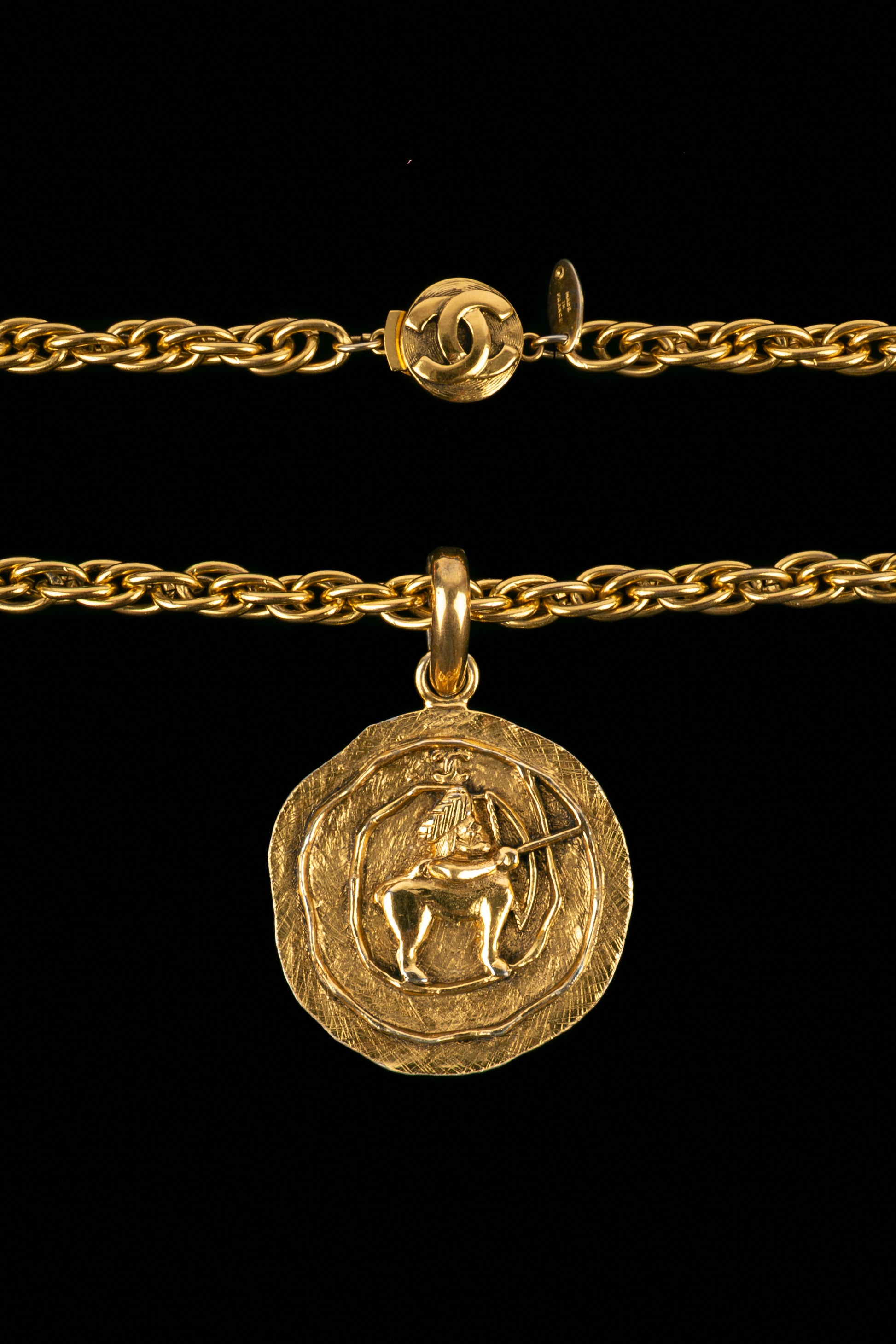 Collier médaillon Chanel
