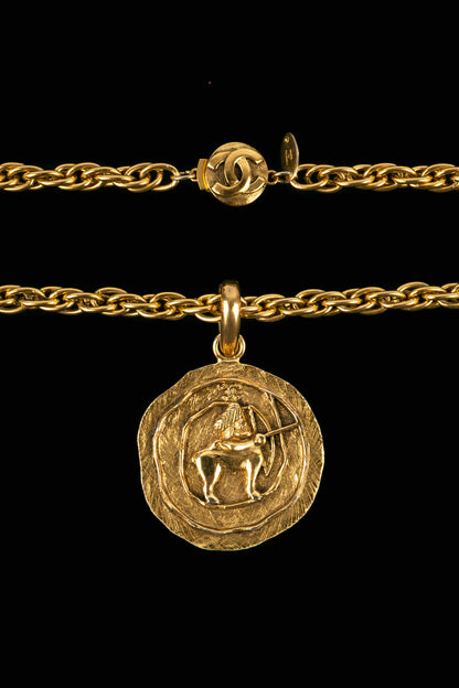 Collier médaillon Chanel