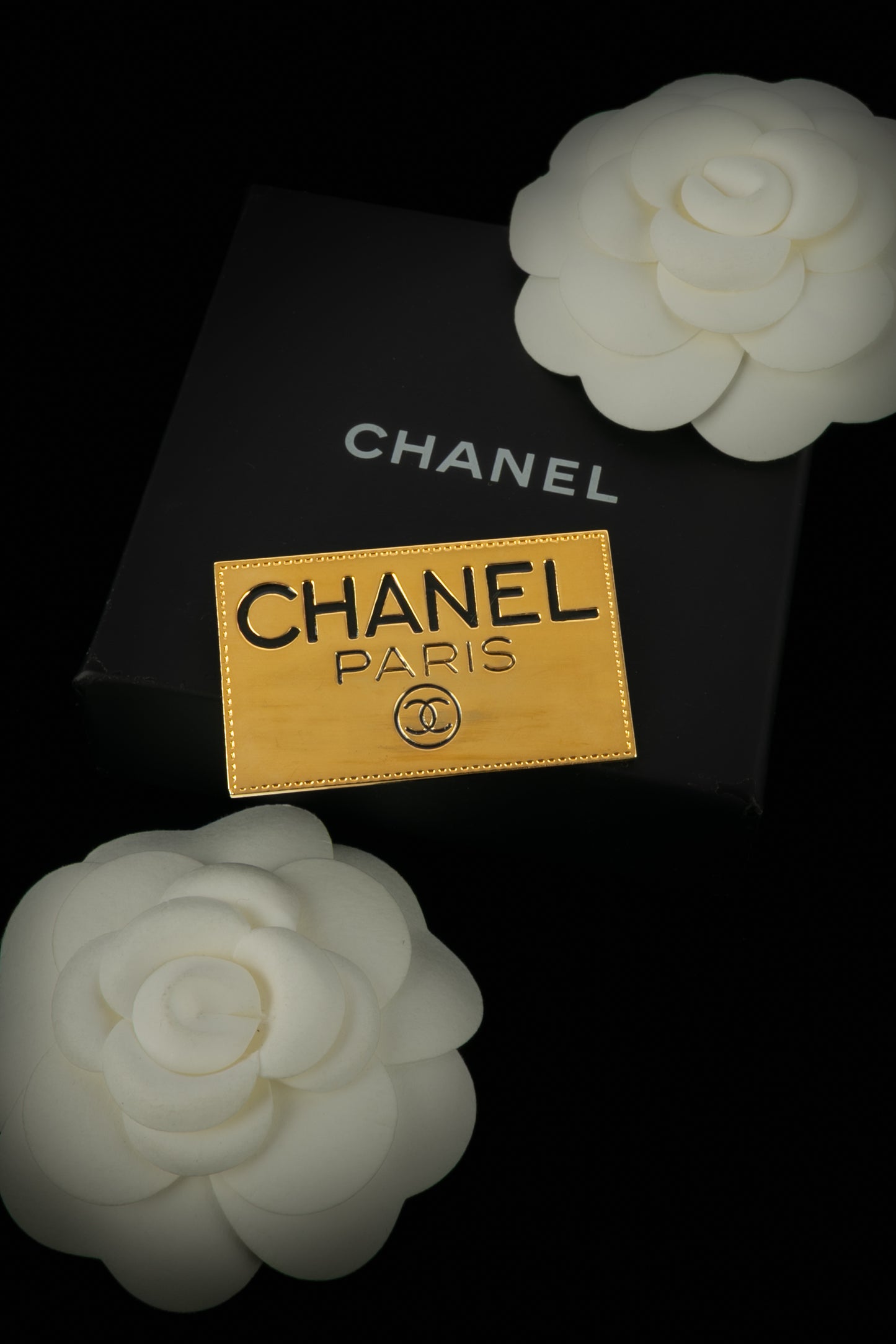 Broche dorée Chanel