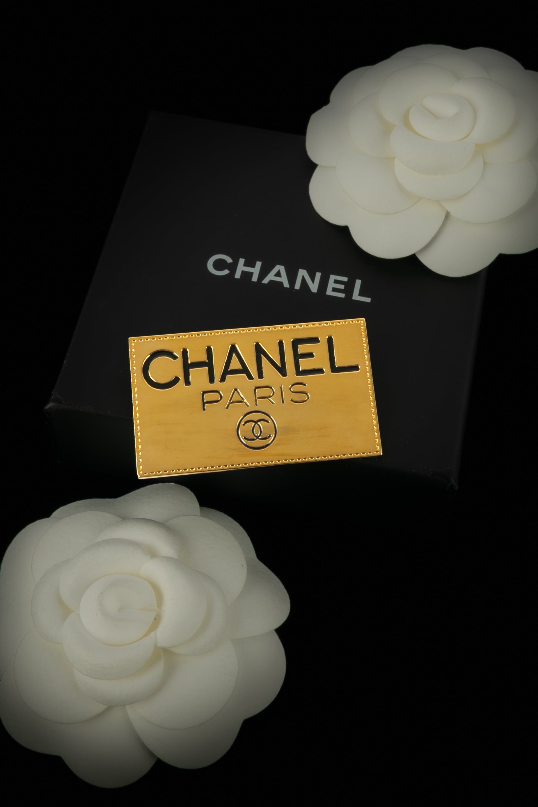 Broche dorée Chanel