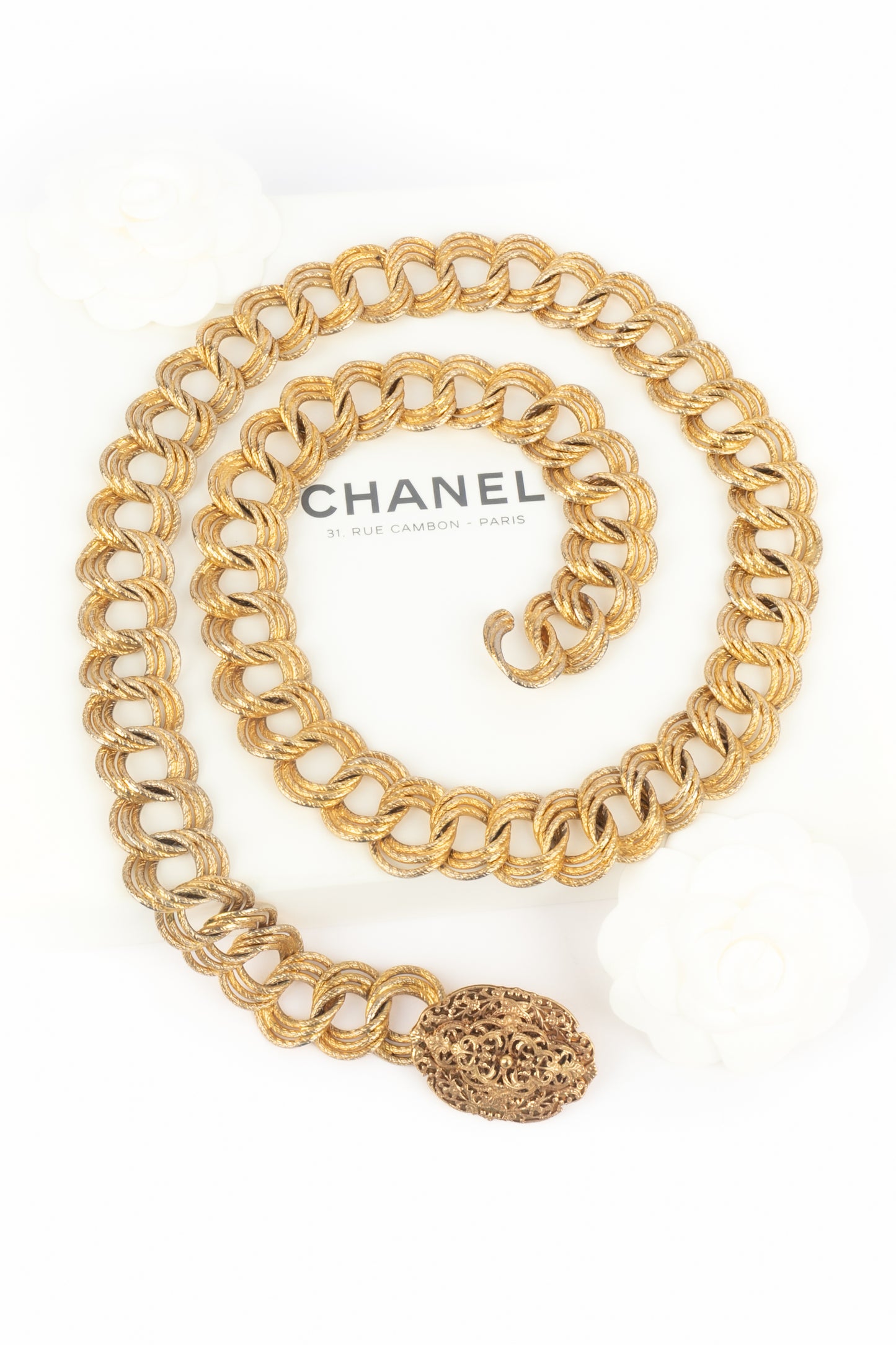 Ceinture dorée Chanel