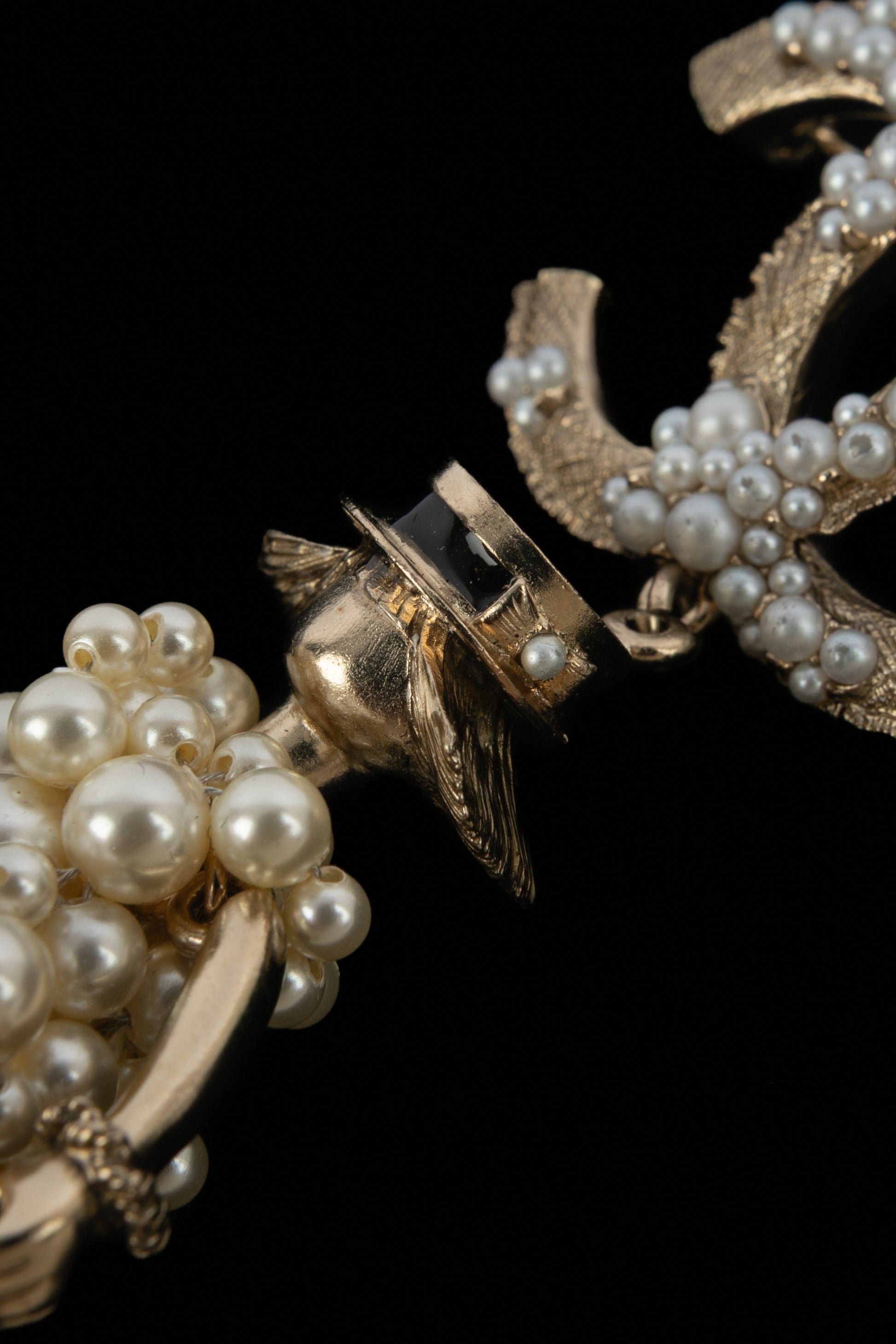 Broche figurine Chanel 2014