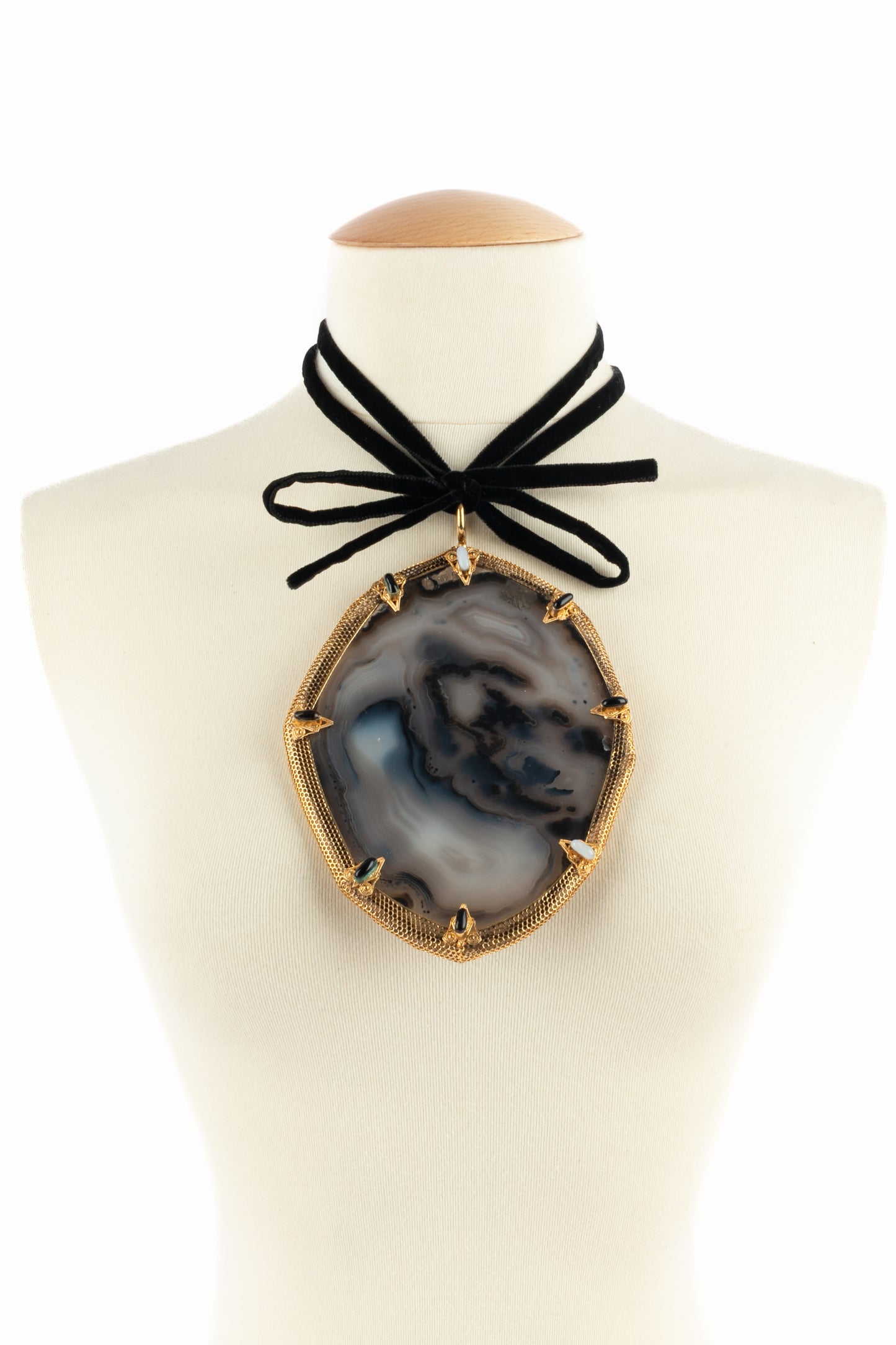 Rare collier pendentif