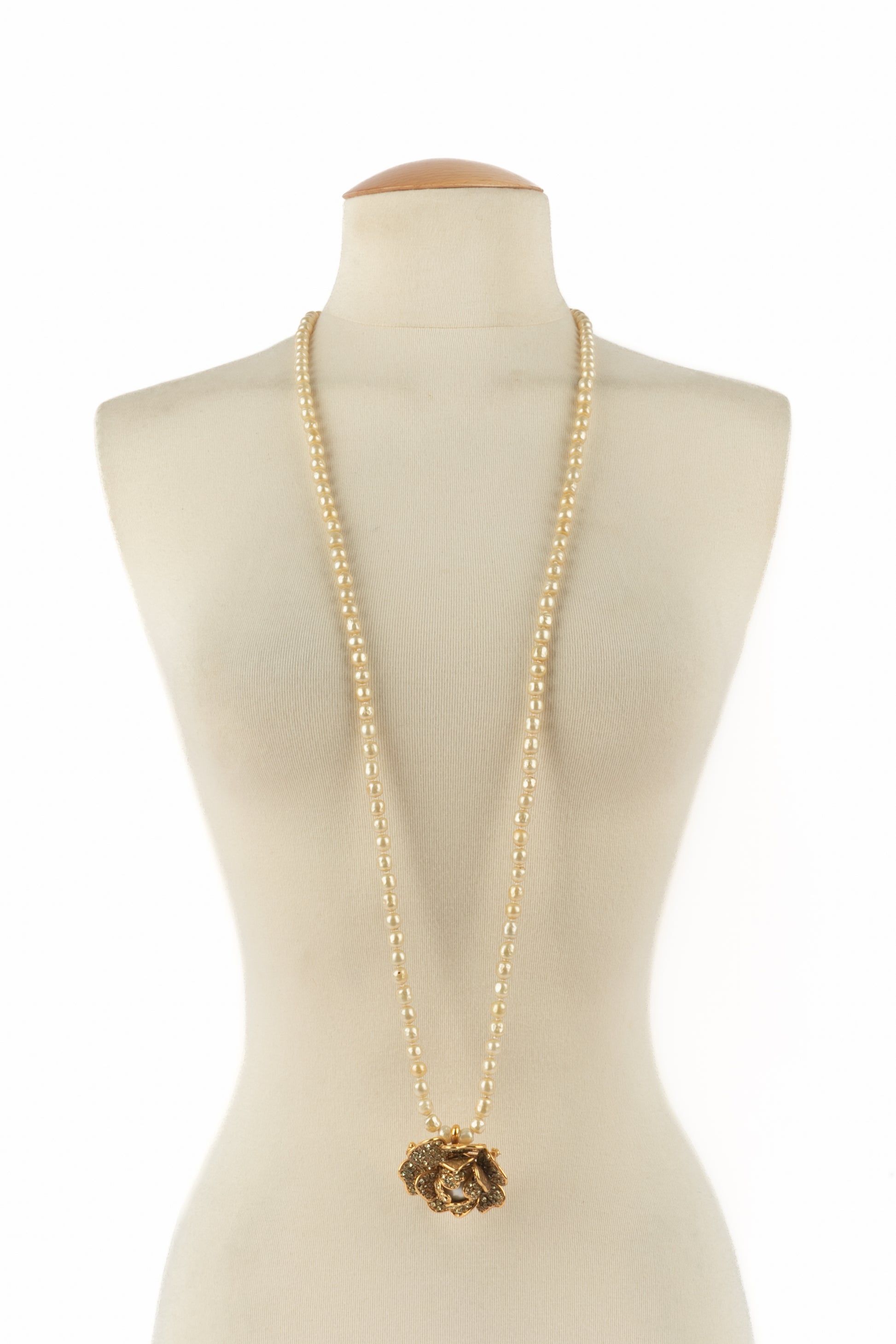 Collier camélia Chanel 1980's