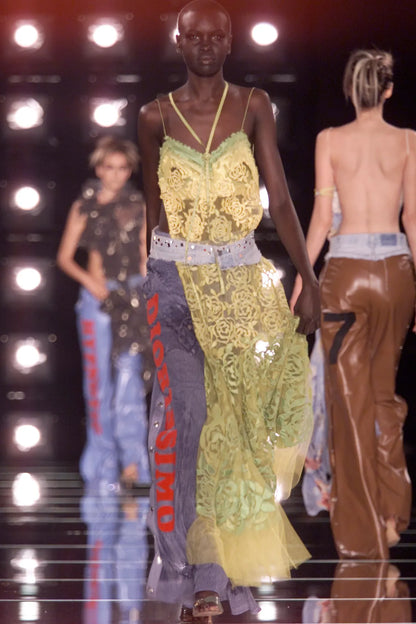 christian-dior-spring-2001-ready-to-wear-00350-alek-wek.webp