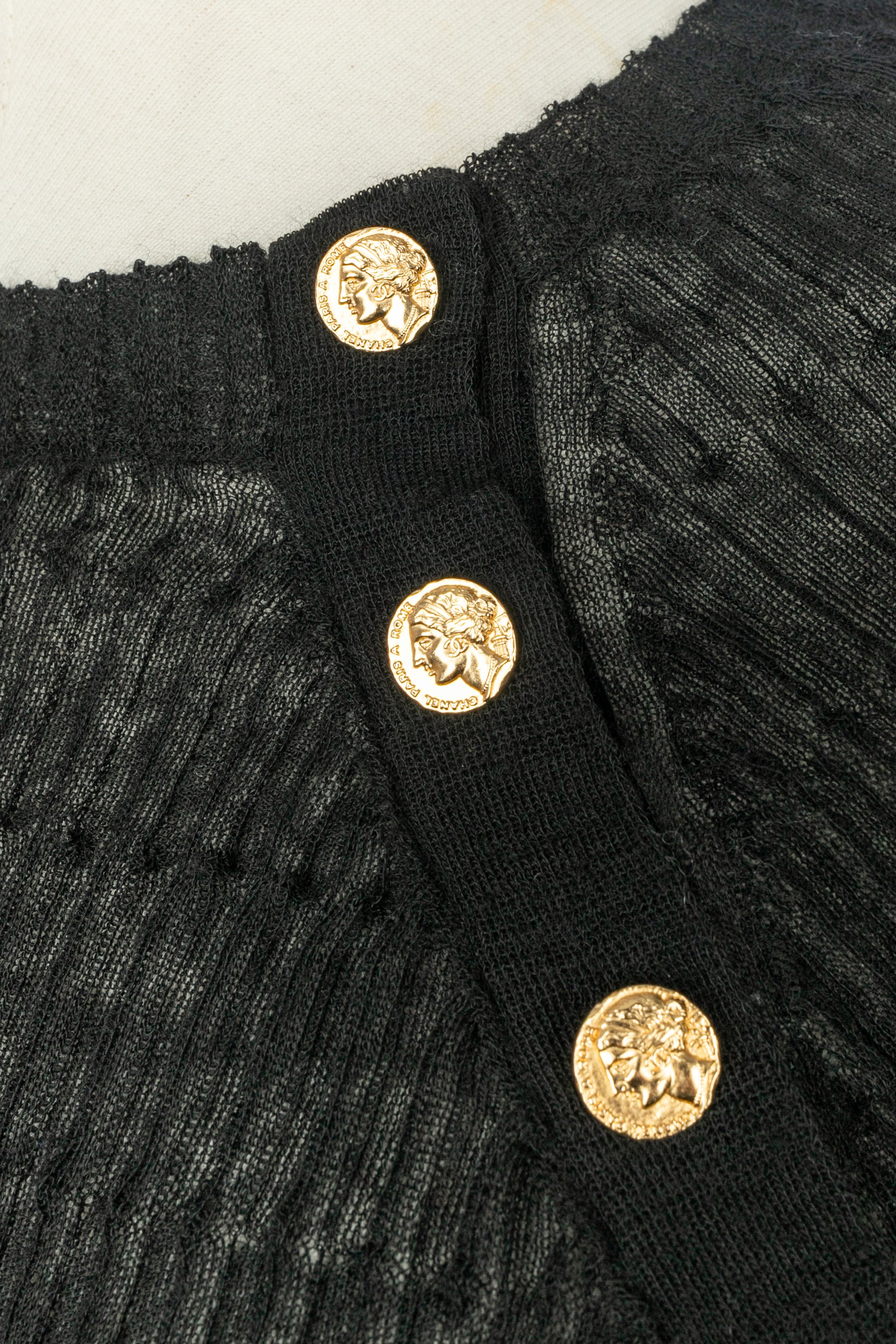 Pull noir Chanel Pre Fall 2016