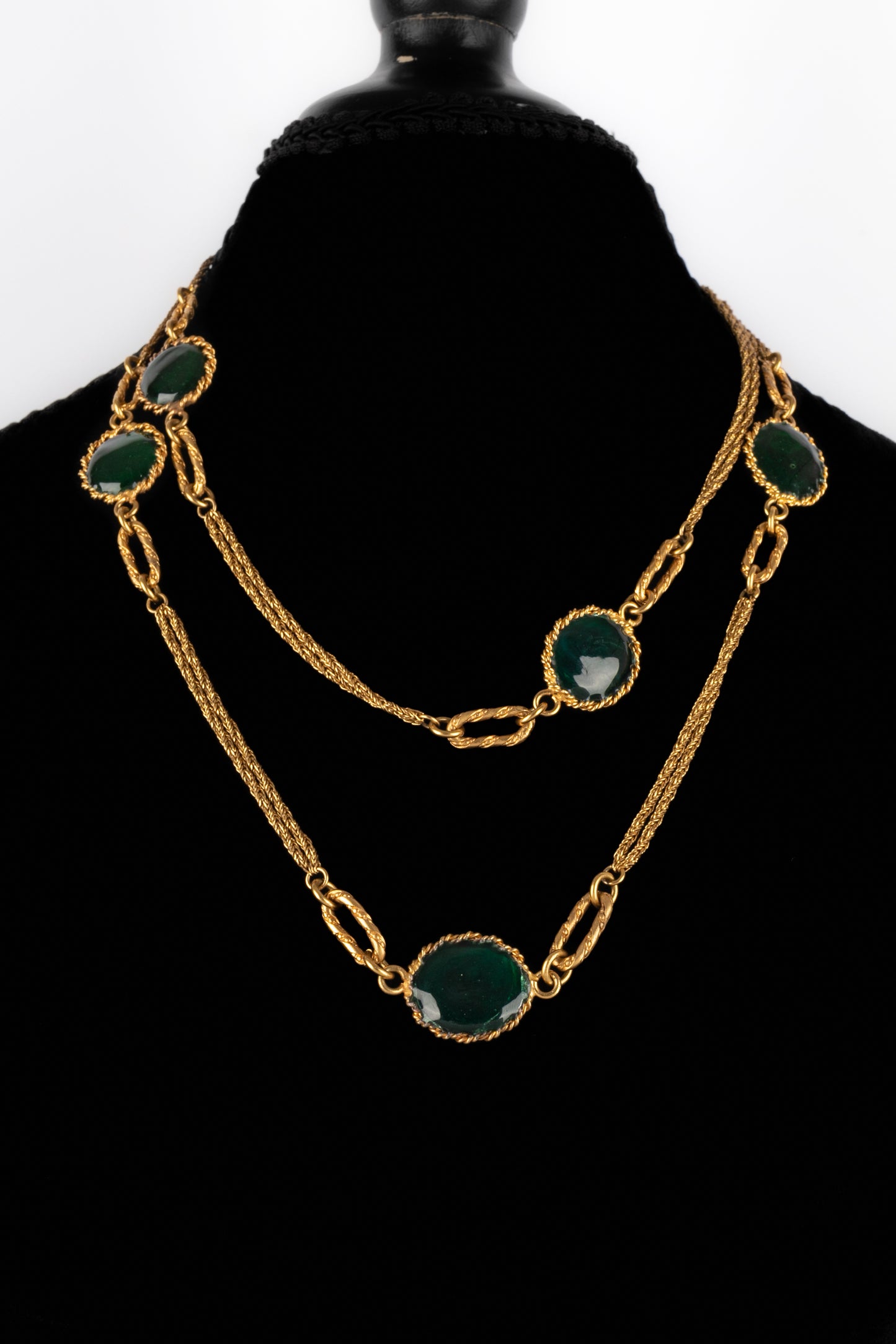 Collier en pâte de verre Chanel