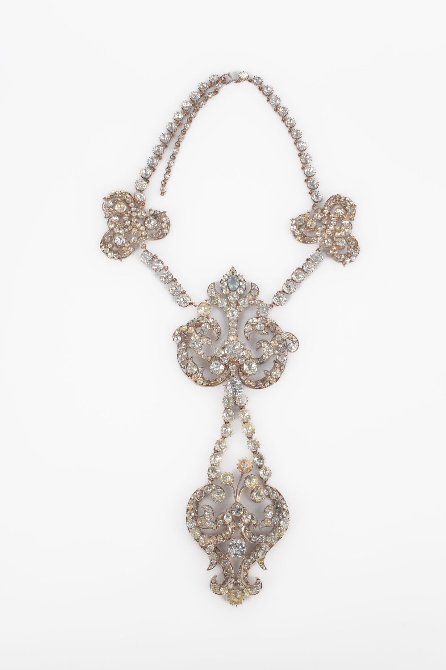 Collier strassé de théâtre