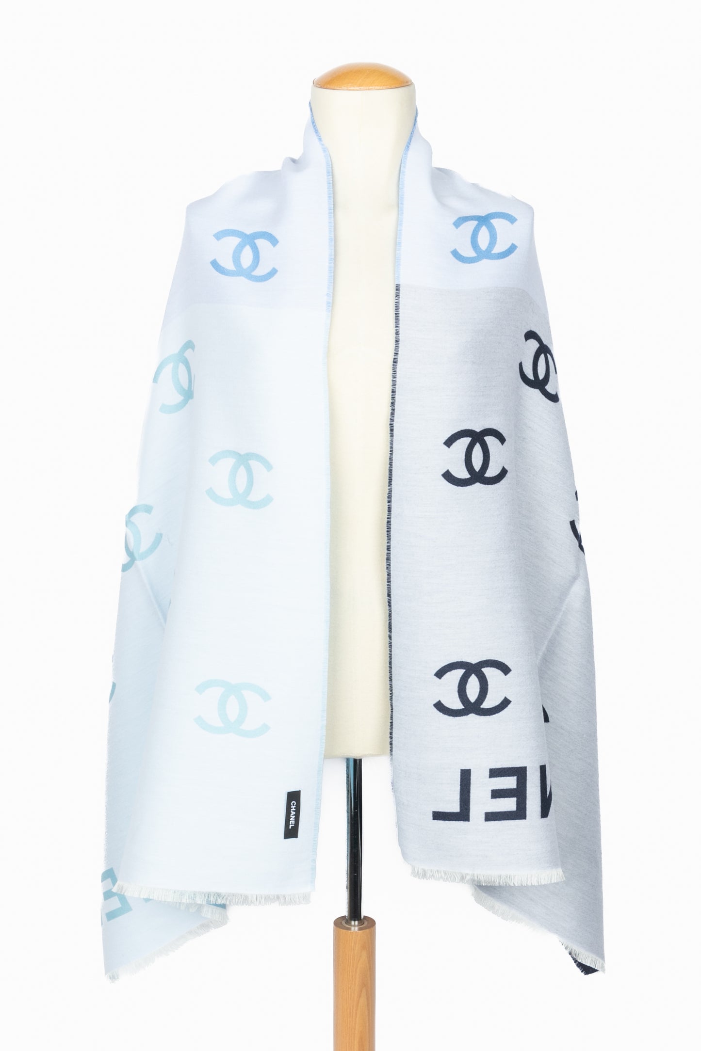 Écharpe tricolore Chanel