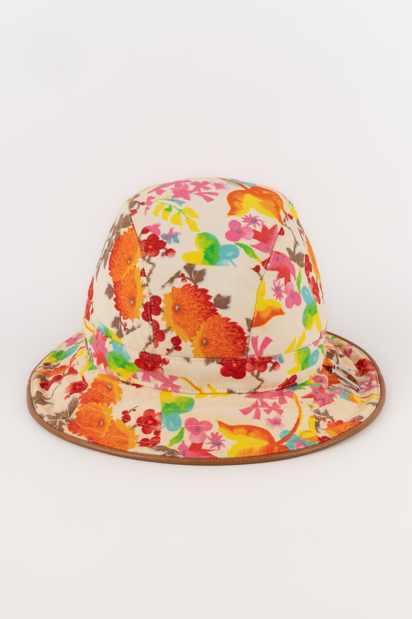 Chapeau fleuri Dior