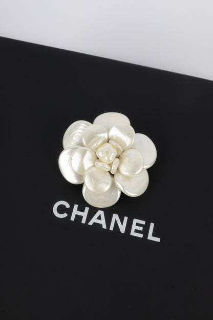 Broche camélia Chanel