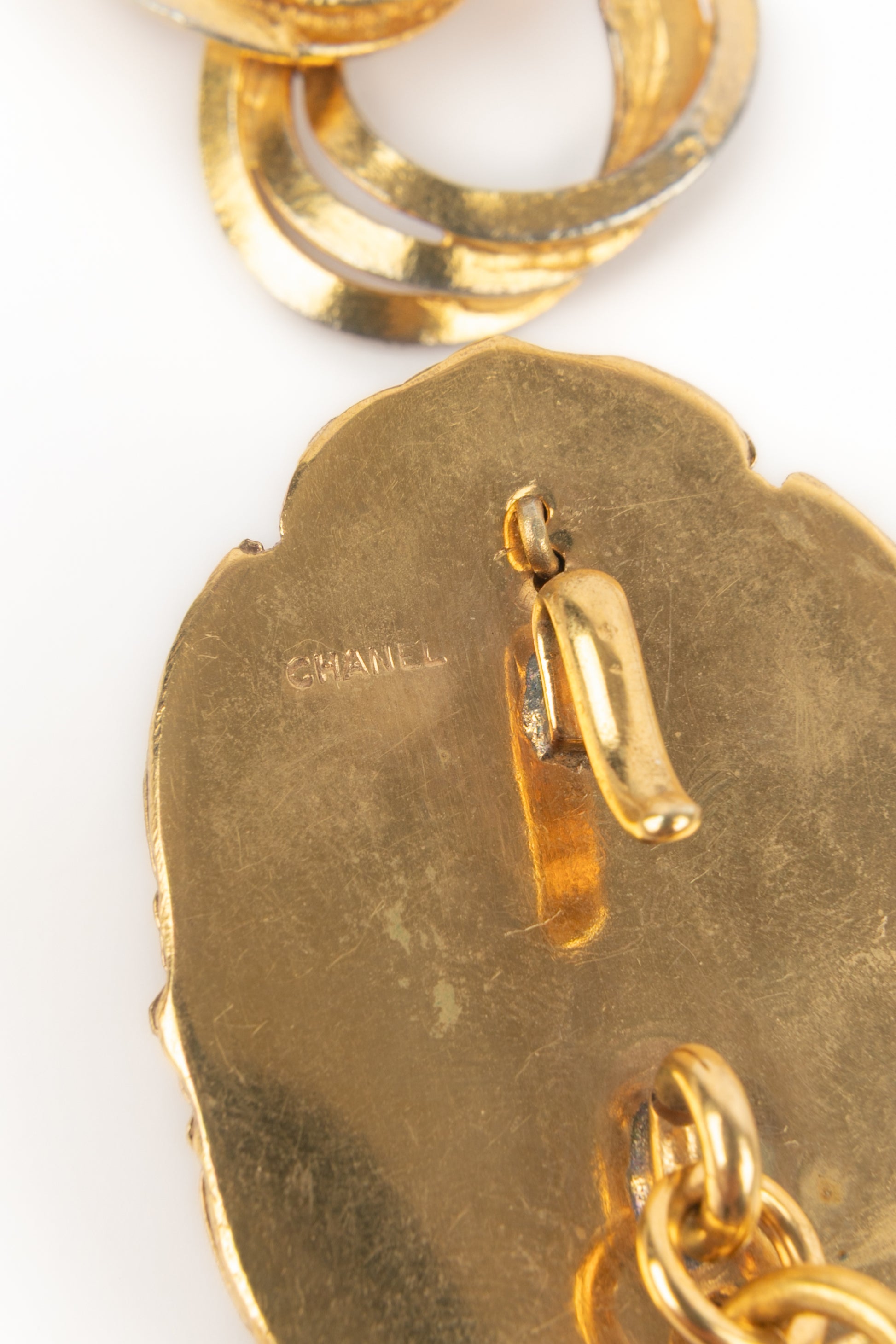 Ceinture dorée Chanel