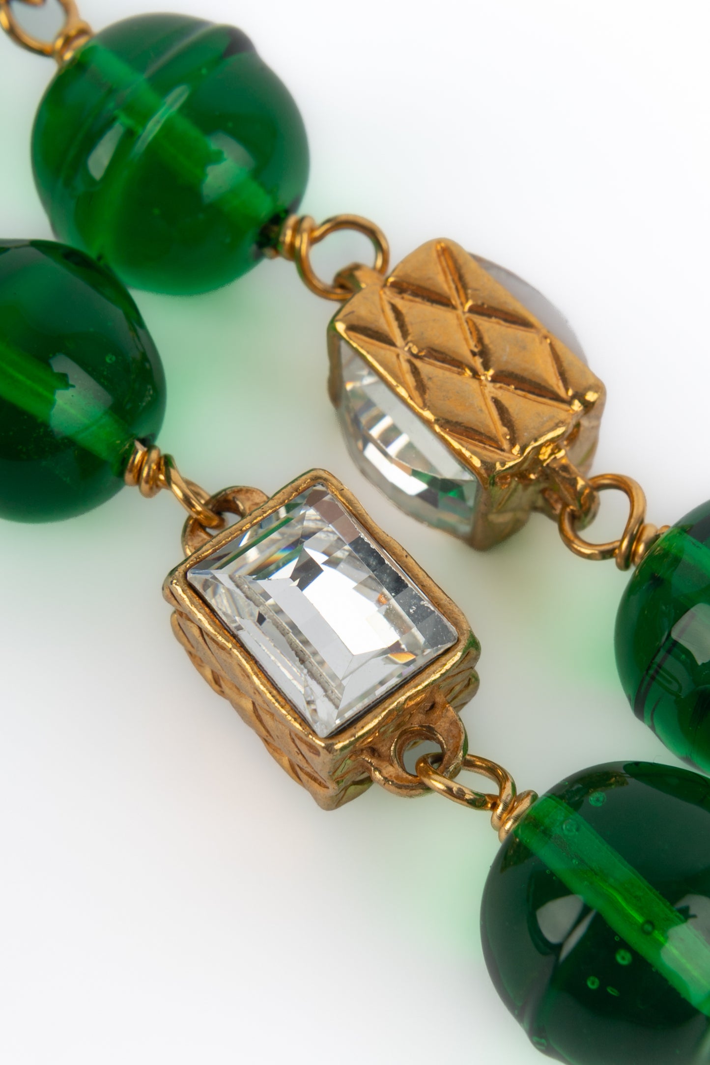 Collier de perles vertes Chanel 