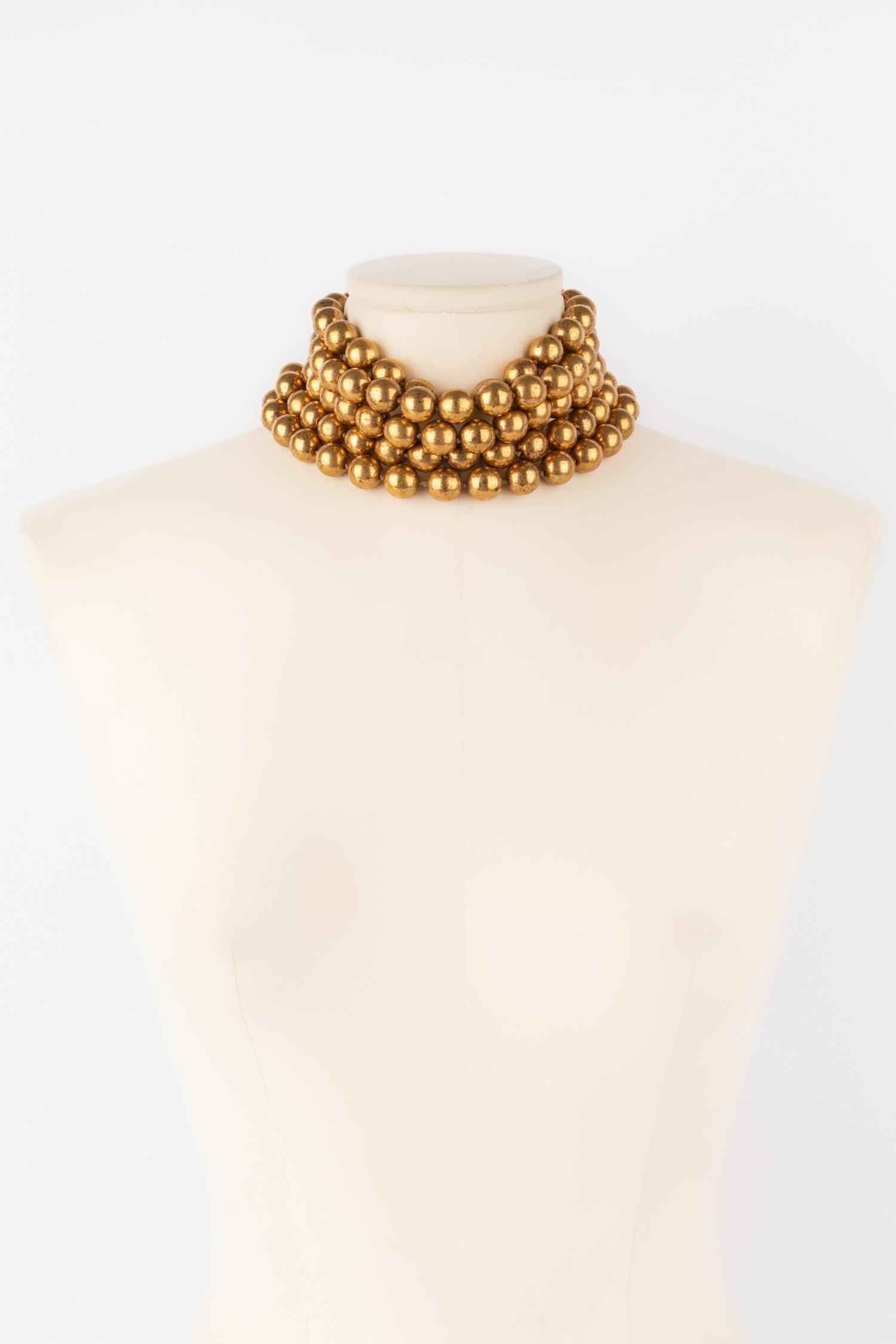 Collier de perles dorées Chanel 