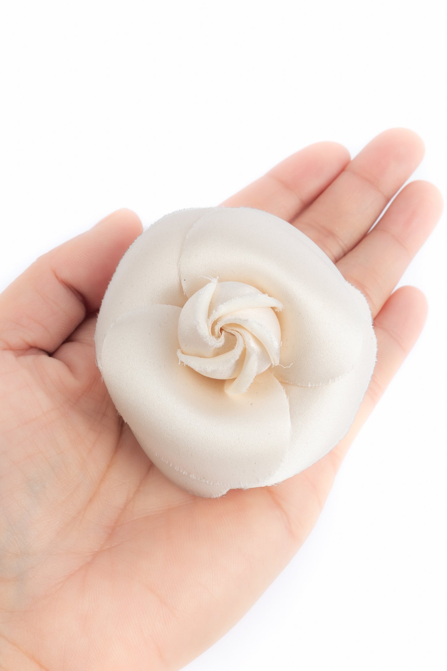 Broche camélia Chanel (Attribuée à)