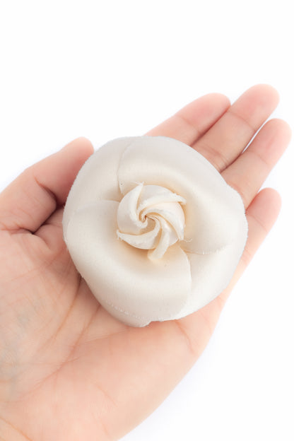 Broche camélia Chanel (Attribuée à)