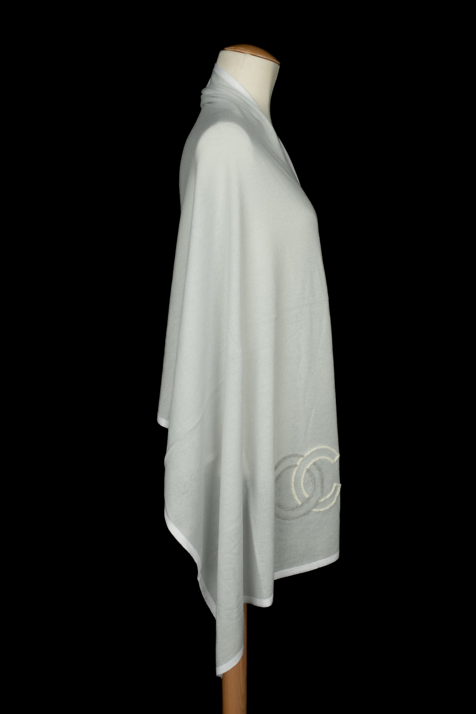 Écharpe bicolore Chanel