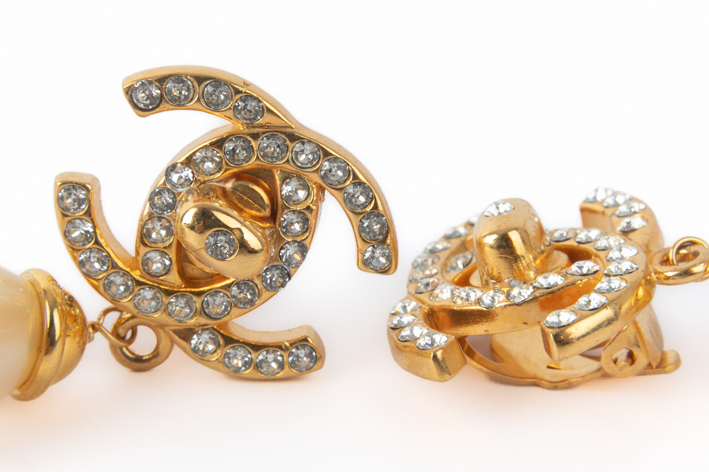 Boucles d'oreilles tourniquet Chanel 1996