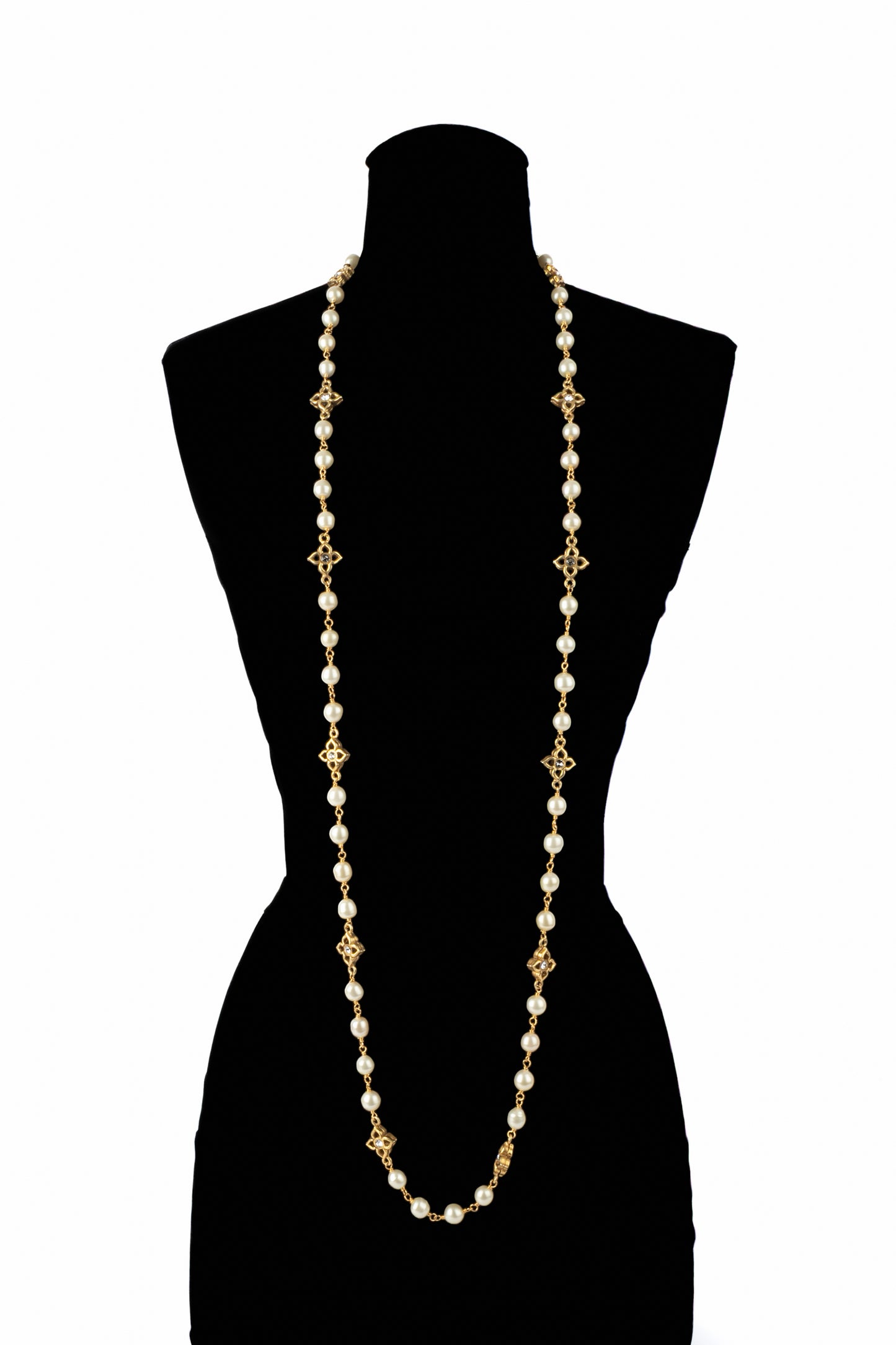 Collier de perles nacrées Chanel