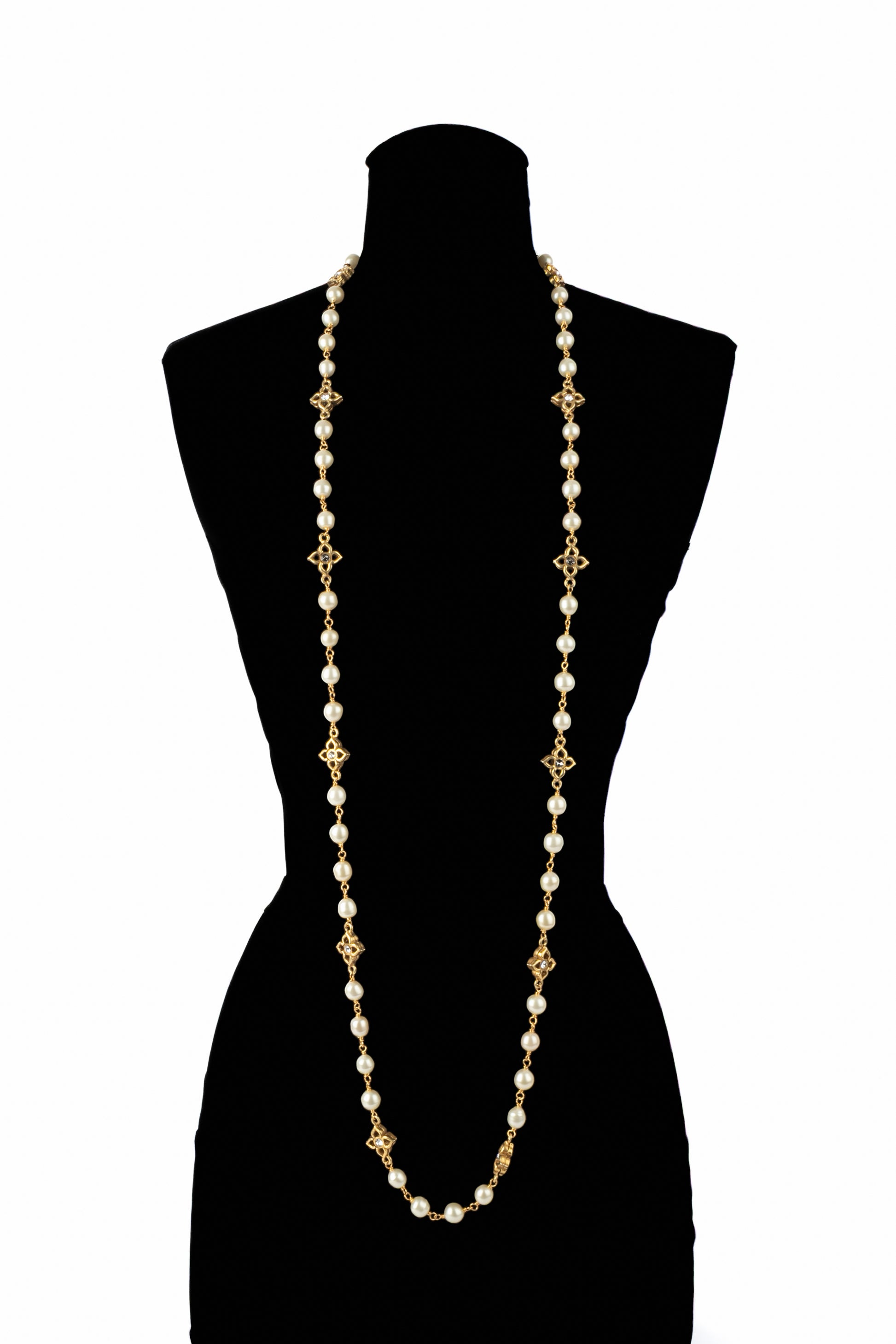 Collier de perles nacrées Chanel