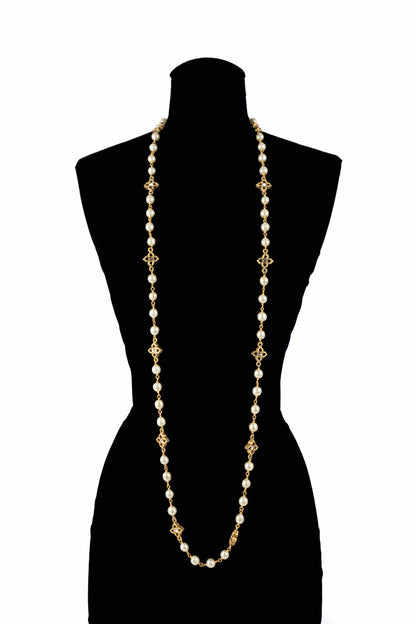 Collier de perles nacrées Chanel