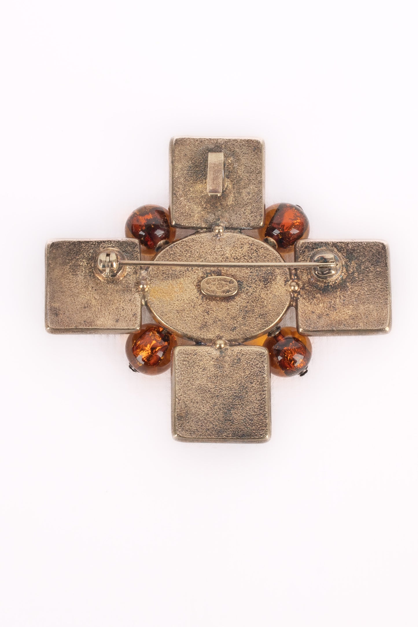 Broche croix Chanel