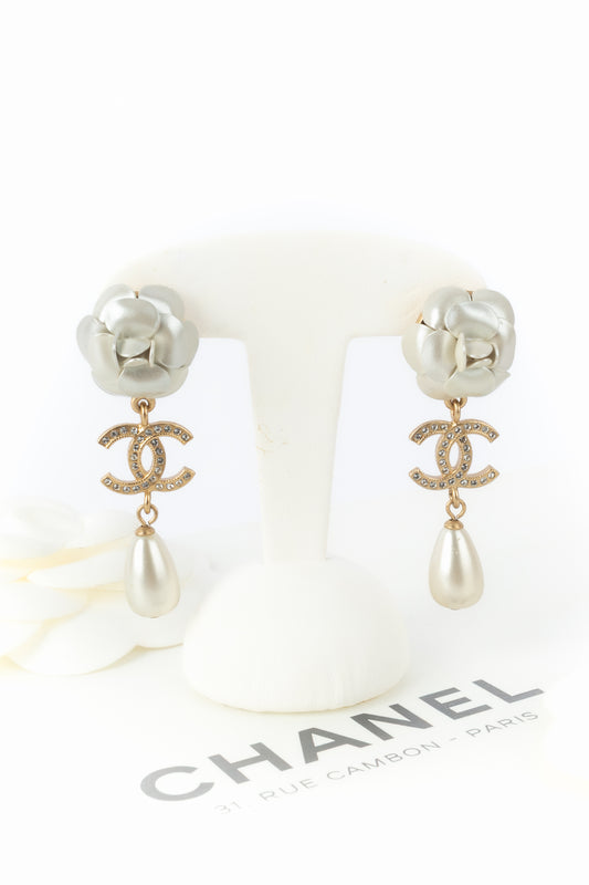 Boucles d'oreilles camélia Chanel 2020