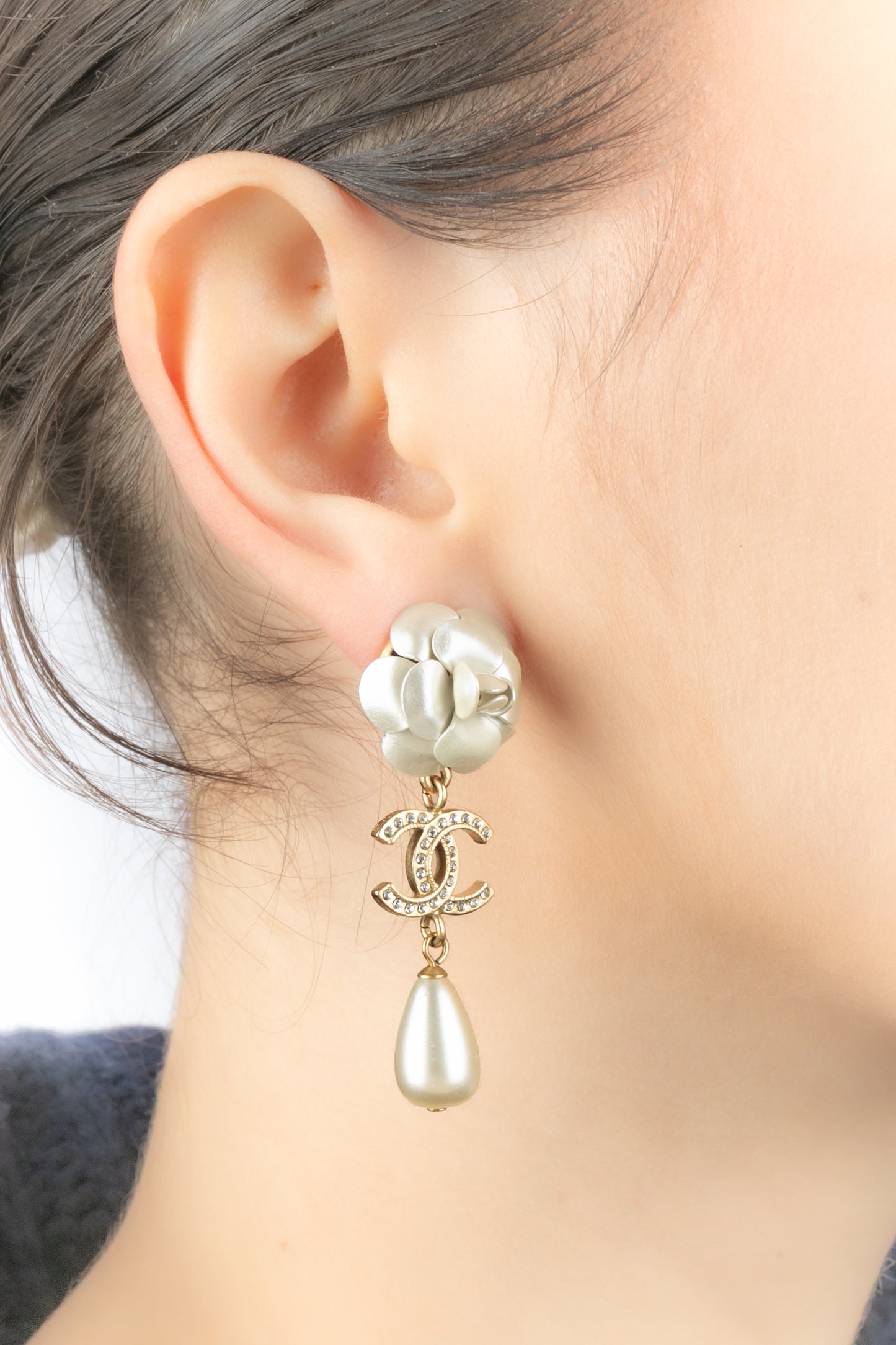 Boucles d'oreilles camélia Chanel 2020